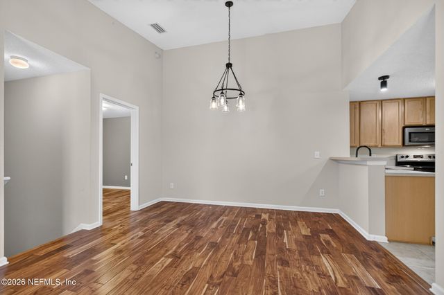 7060 DEER LODGE Circle 111, Jacksonville, FL 32256