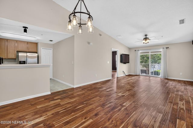 7060 DEER LODGE Circle 111, Jacksonville, FL 32256