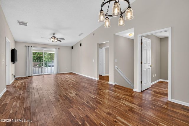 7060 DEER LODGE Circle 111, Jacksonville, FL 32256