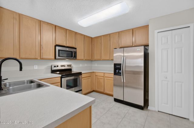 7060 DEER LODGE Circle 111, Jacksonville, FL 32256