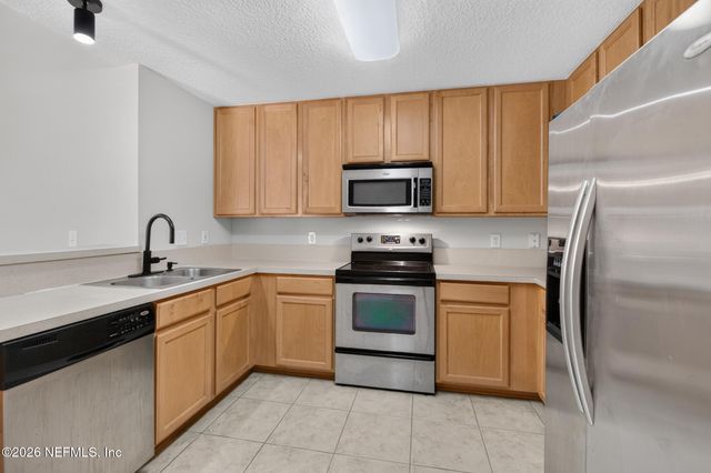 7060 DEER LODGE Circle 111, Jacksonville, FL 32256