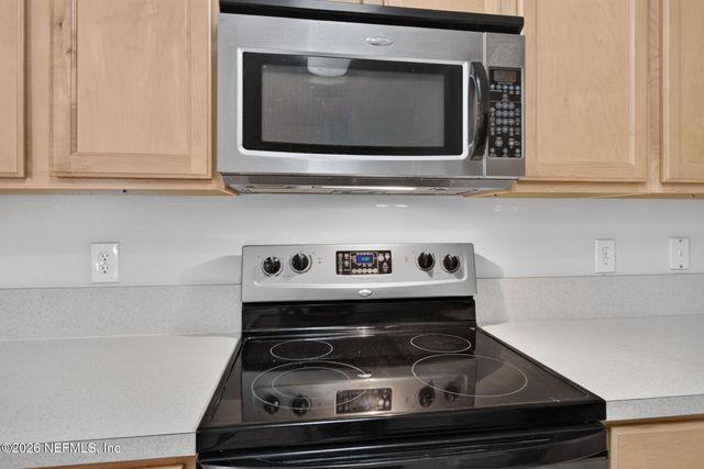 7060 DEER LODGE Circle 111, Jacksonville, FL 32256