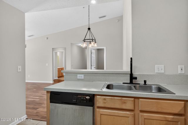 7060 DEER LODGE Circle 111, Jacksonville, FL 32256