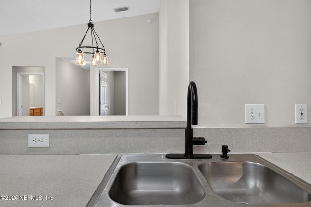 7060 DEER LODGE Circle 111, Jacksonville, FL 32256
