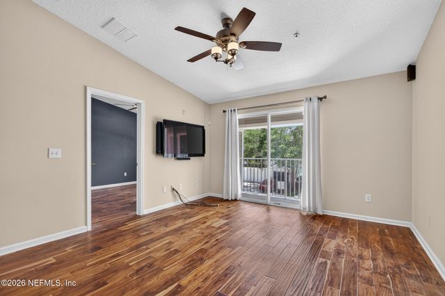 7060 DEER LODGE Circle 111, Jacksonville, FL 32256