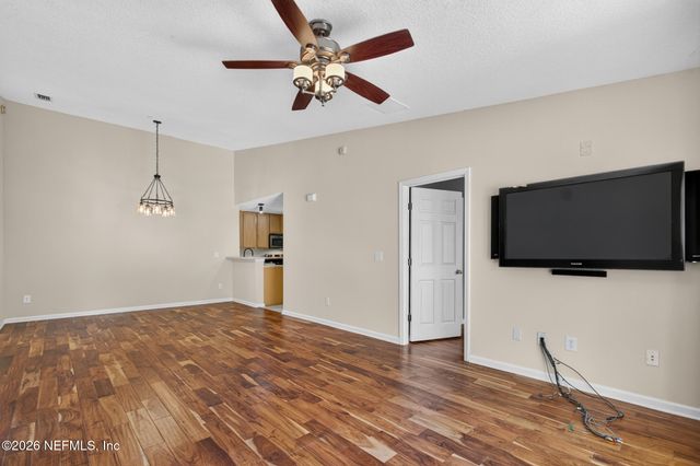 7060 DEER LODGE Circle 111, Jacksonville, FL 32256
