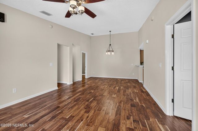 7060 DEER LODGE Circle 111, Jacksonville, FL 32256