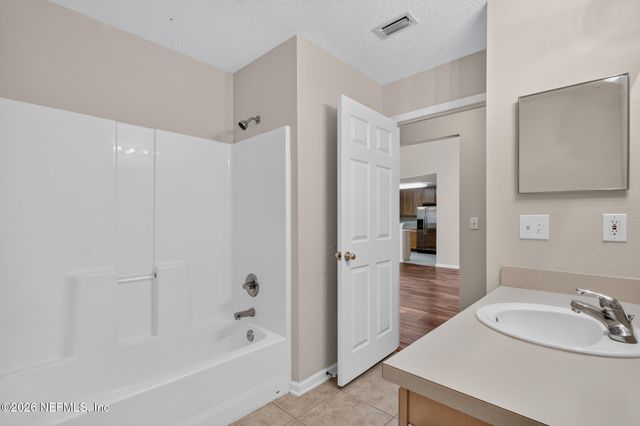 7060 DEER LODGE Circle 111, Jacksonville, FL 32256