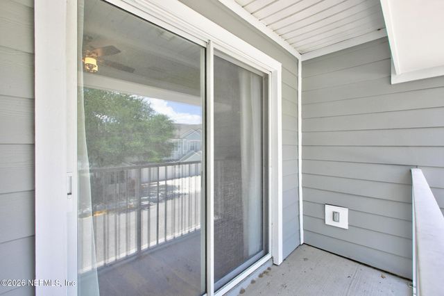7060 DEER LODGE Circle 111, Jacksonville, FL 32256
