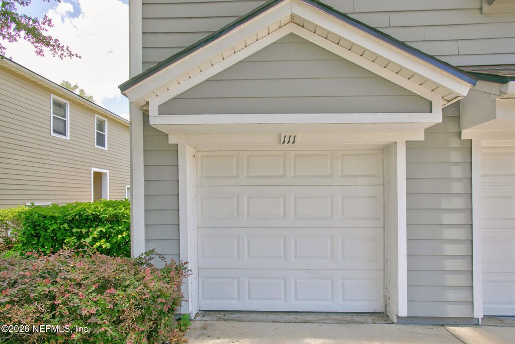 7060 DEER LODGE Circle 111, Jacksonville, FL 32256