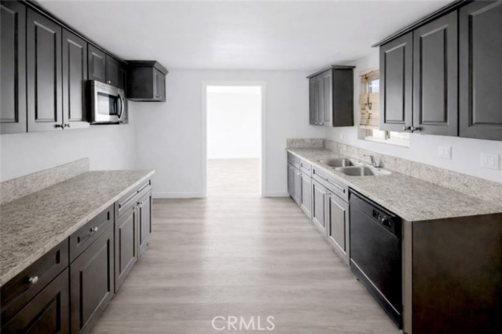 12028 Chamberlaine, Adelanto, CA 92301