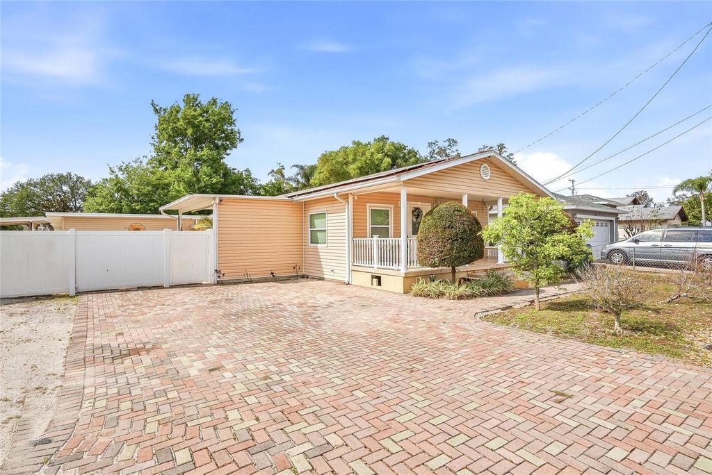 Image 2 of property listing at 3014 W WILDER AVENUE, Tampa, FL 33614