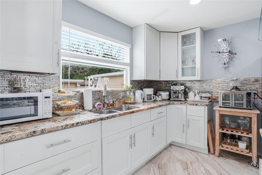 Image 11 of property listing at 3014 W WILDER AVENUE, Tampa, FL 33614