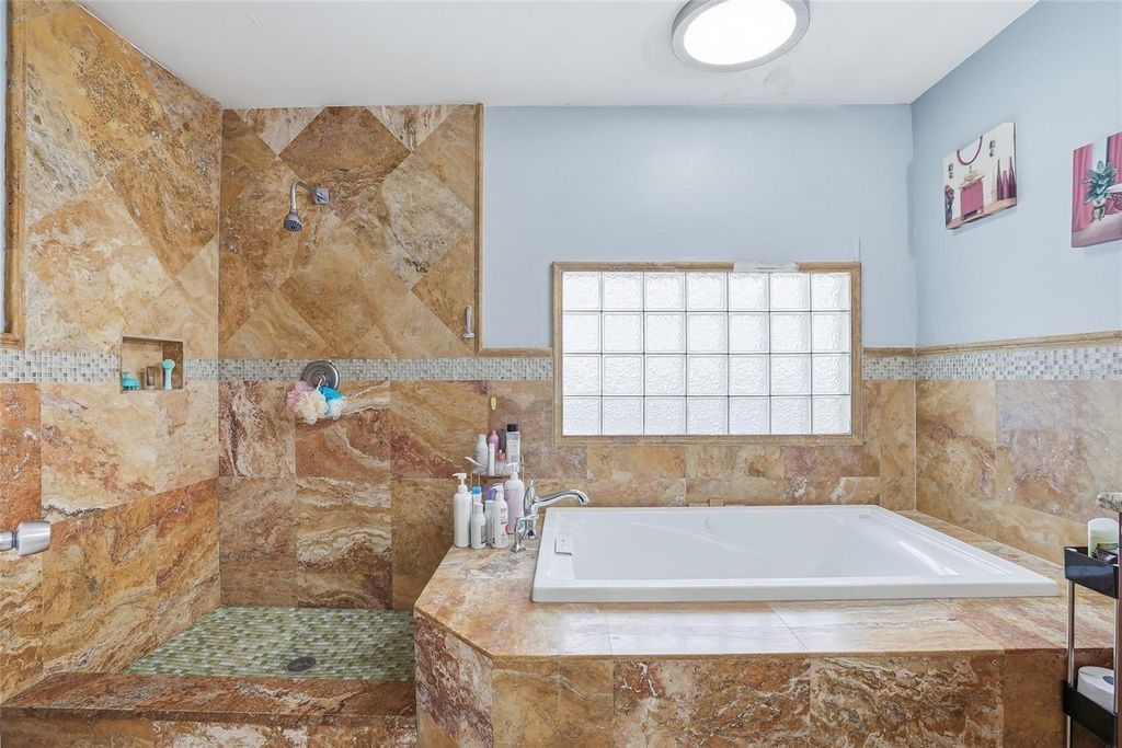 Image 17 of property listing at 3014 W WILDER AVENUE, Tampa, FL 33614