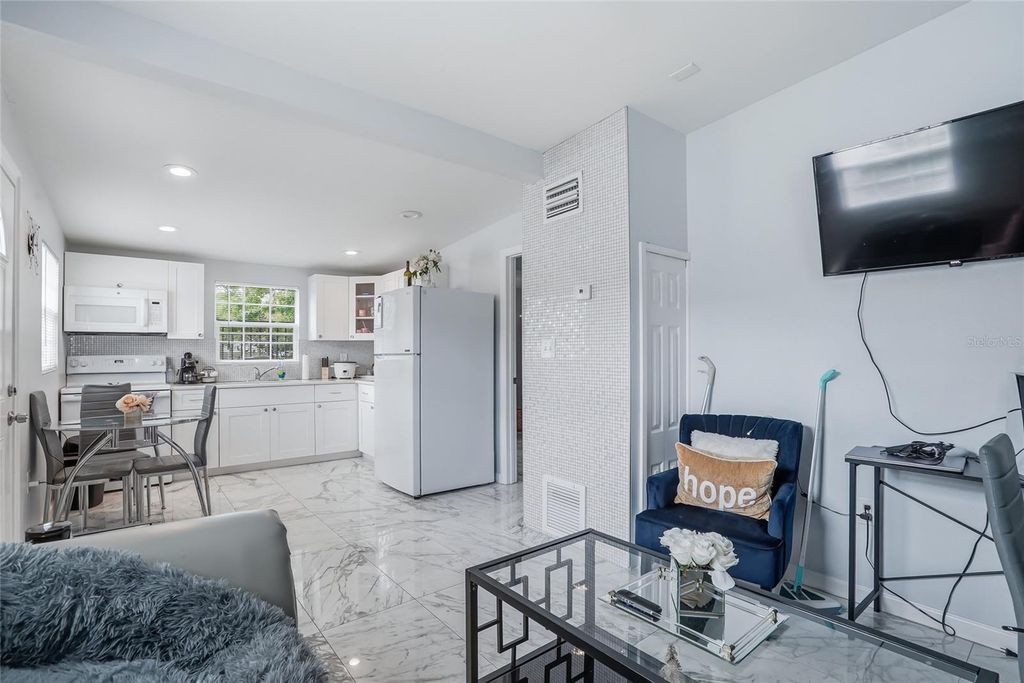 Image 27 of property listing at 3014 W WILDER AVENUE, Tampa, FL 33614