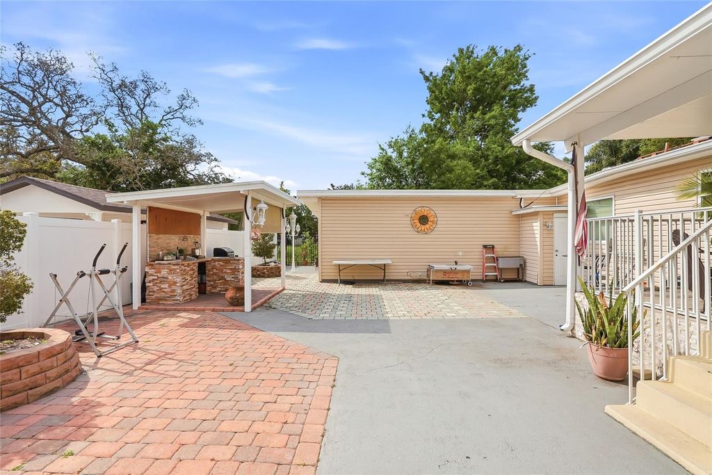 Image 37 of property listing at 3014 W WILDER AVENUE, Tampa, FL 33614