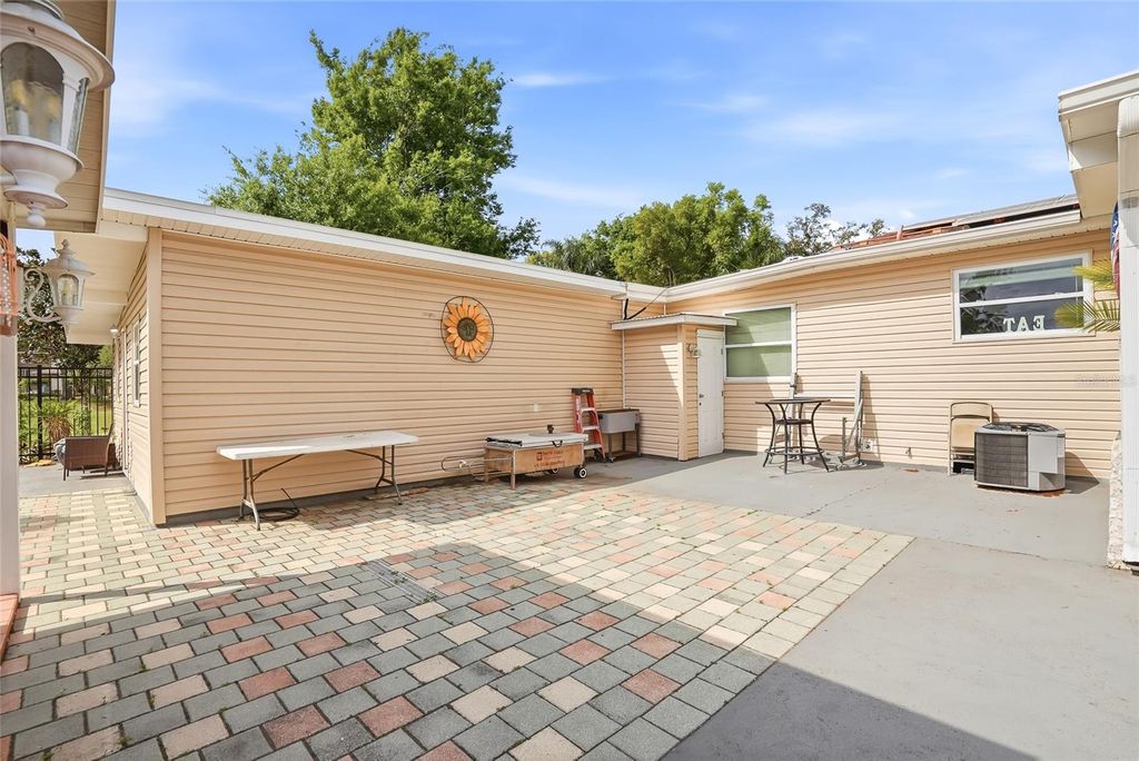 Image 38 of property listing at 3014 W WILDER AVENUE, Tampa, FL 33614