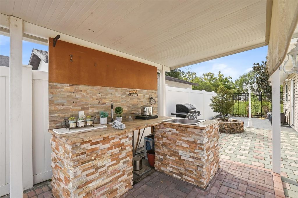 Image 39 of property listing at 3014 W WILDER AVENUE, Tampa, FL 33614