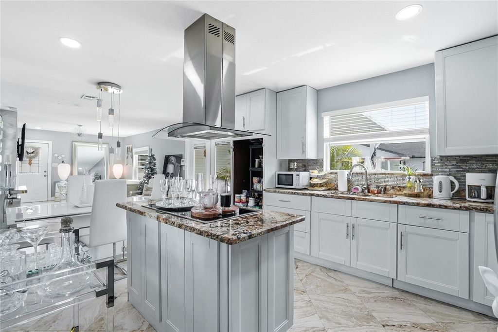 Image 8 of property listing at 3014 W WILDER AVENUE, Tampa, FL 33614