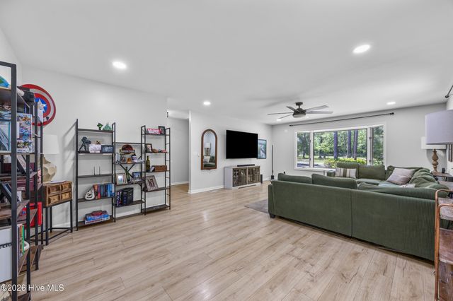 303 Long Leaf Drive, Hampstead, NC 28443