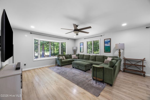 303 Long Leaf Drive, Hampstead, NC 28443