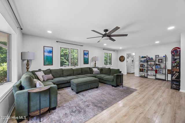 303 Long Leaf Drive, Hampstead, NC 28443
