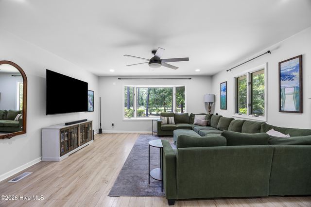 303 Long Leaf Drive, Hampstead, NC 28443