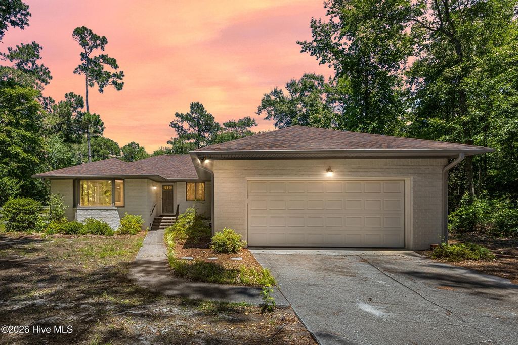 303 Long Leaf Drive, Hampstead, NC 28443