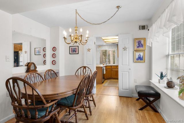 16 Huntington Court, Ridge, NY 11961