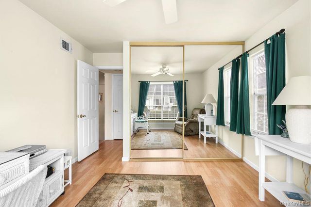 16 Huntington Court, Ridge, NY 11961