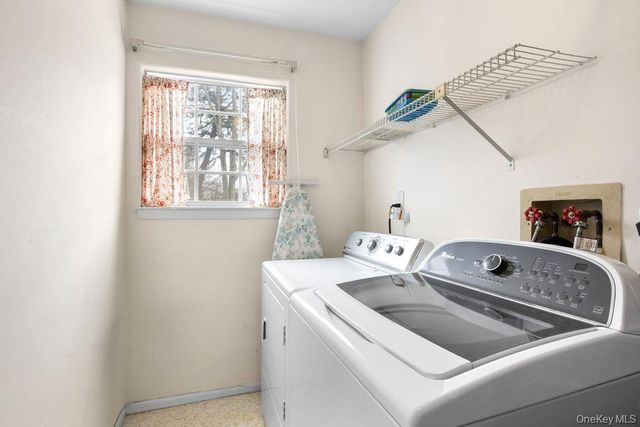 16 Huntington Court, Ridge, NY 11961