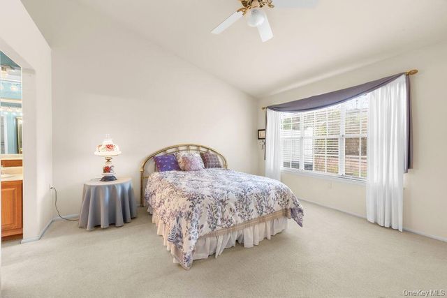 16 Huntington Court, Ridge, NY 11961