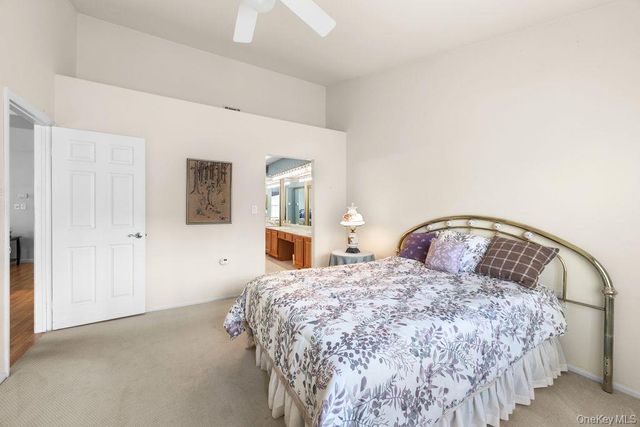 16 Huntington Court, Ridge, NY 11961