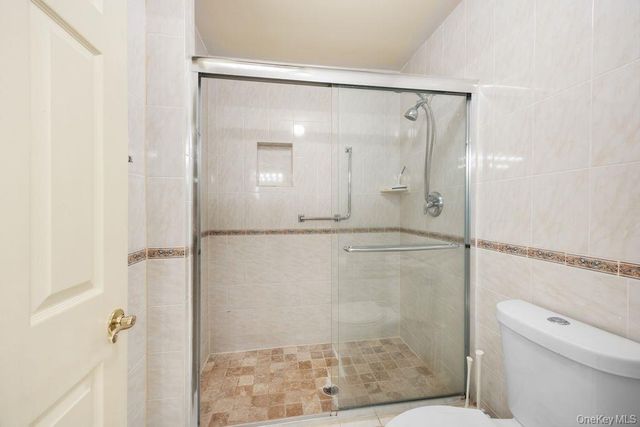 16 Huntington Court, Ridge, NY 11961