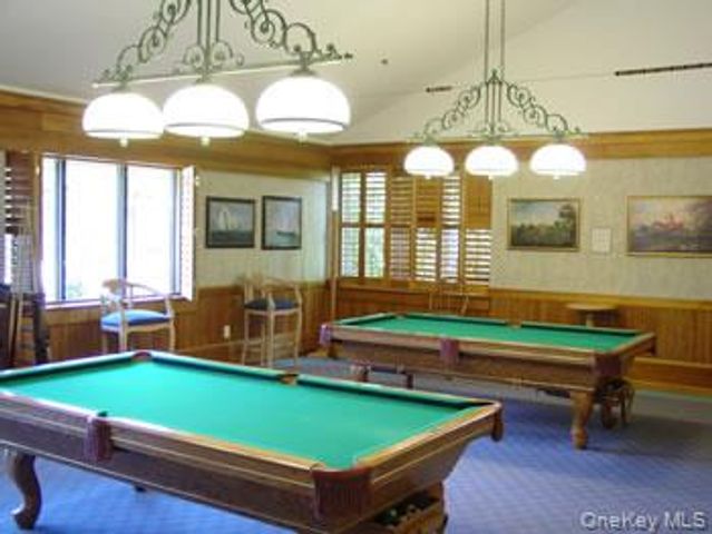 16 Huntington Court, Ridge, NY 11961