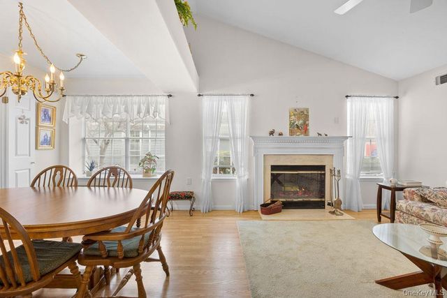 16 Huntington Court, Ridge, NY 11961