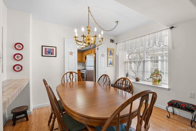 16 Huntington Court, Ridge, NY 11961