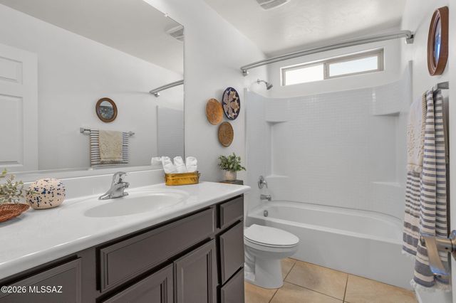 272 W Herschel H. Hobbs Place, Vail, AZ 85641