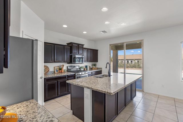 272 W Herschel H. Hobbs Place, Vail, AZ 85641