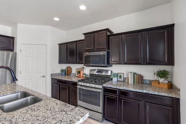 272 W Herschel H. Hobbs Place, Vail, AZ 85641