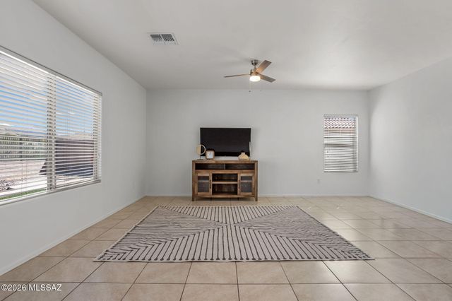 272 W Herschel H. Hobbs Place, Vail, AZ 85641