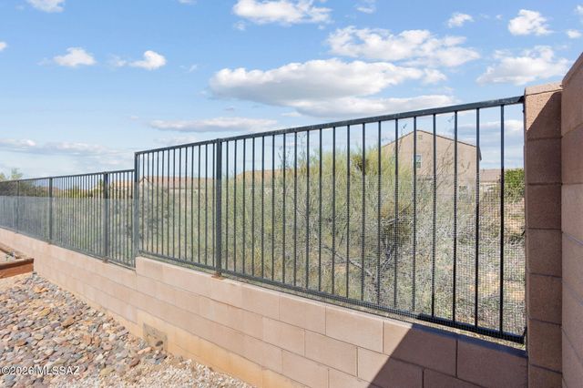 272 W Herschel H. Hobbs Place, Vail, AZ 85641