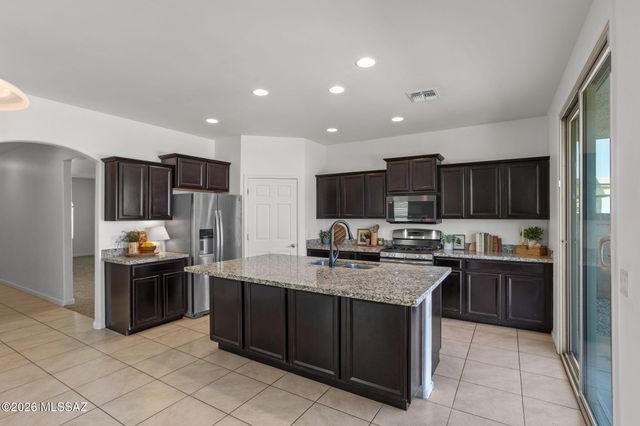 272 W Herschel H. Hobbs Place, Vail, AZ 85641