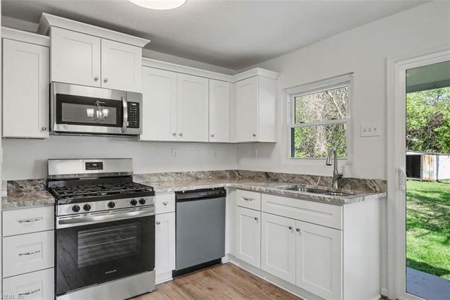 212 N Sixth ST, Hampton, VA 23664