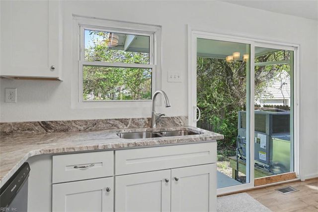 212 N Sixth ST, Hampton, VA 23664