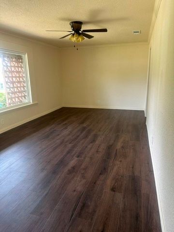 106 Tipton Street, Whitesboro, TX 76273