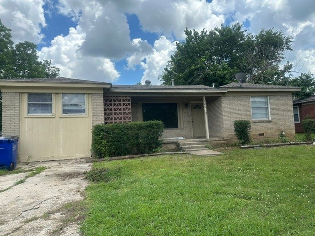 106 Tipton Street, Whitesboro, TX 76273