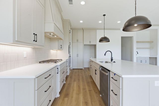 5 Mountain Brook Road, Little Rock, AR 72223