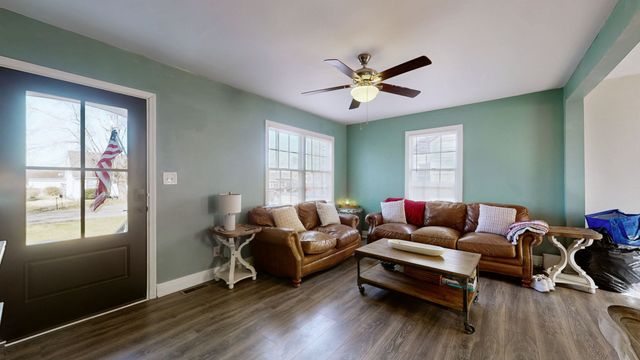 221 Mockingbird Dr, Columbia, TN 38401