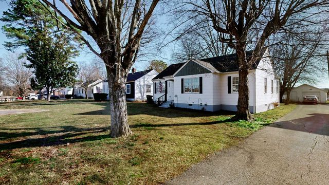 221 Mockingbird Dr, Columbia, TN 38401